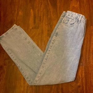 Cute! Light Grey baggy jeans.